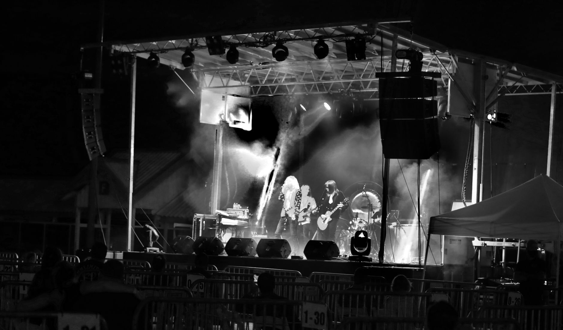 TB449516bw.jpg